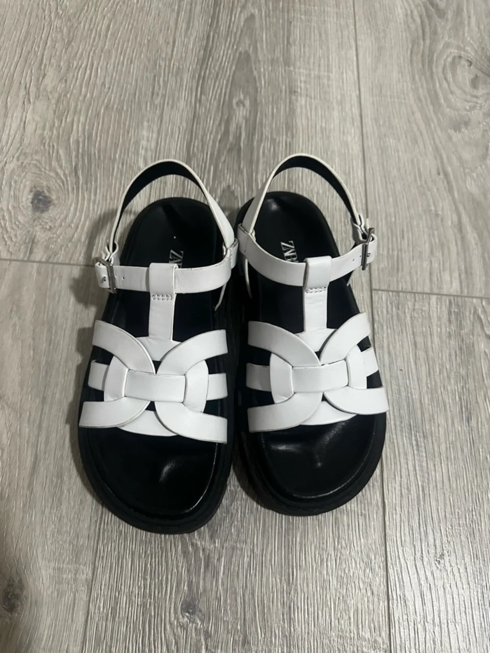 Zara White and Black Kids Woven Strap Sandals - Picture 1 of 7